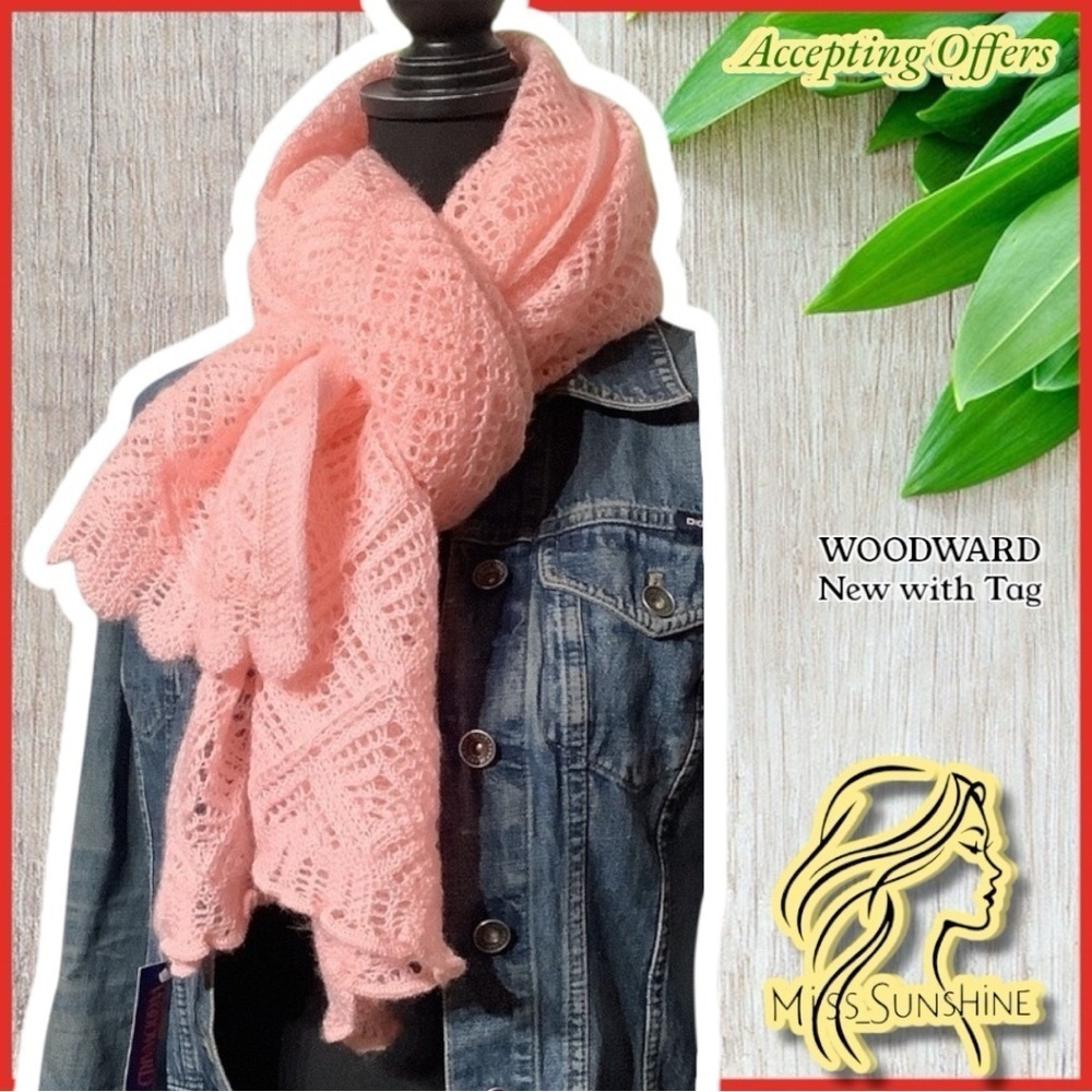Woodward NWT - rich baby pink scalloped trim soft, cozy SCARF - ~ 20 x 66 IN